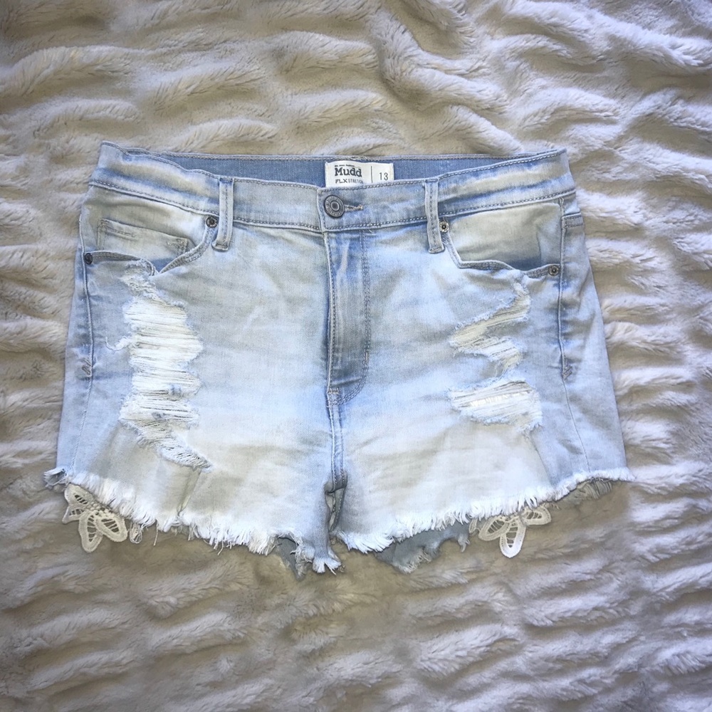 Jean shorts with lace